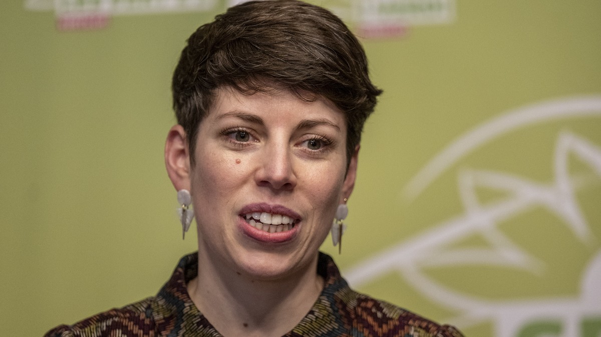 Lisa Mazzone, Praesidentin, von der Gruenen Partei spricht an einem Point de Presse zum Urteil des Europaeischen Gerichtshof fuer Menschenrechte, EGMR, am Dienstag, 9. April 2024, in Bern. Der EGMR ha ...