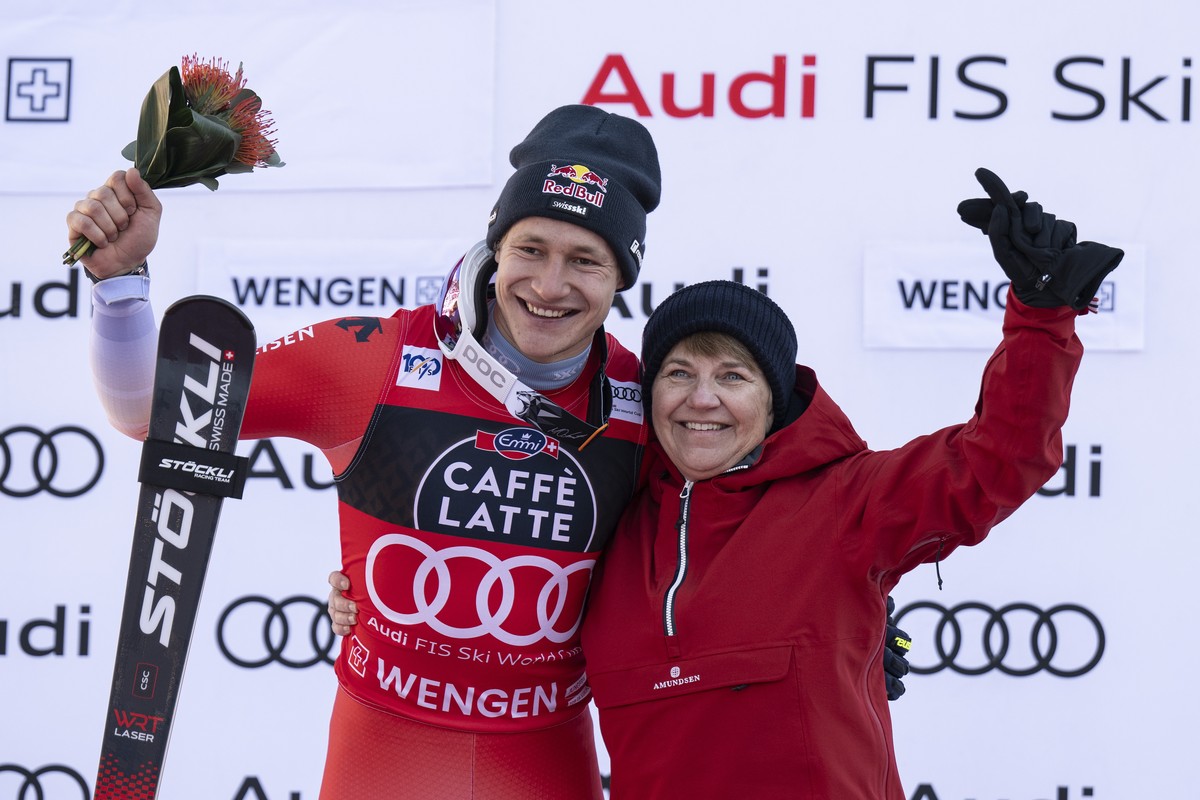epa11073643 Winner Marco Odermatt of Switzerland, and Swiss Federal president Viola Amherd celebrate on the podium for the Men's downhill race at the FIS Alpine Skiing World Cup in Wengen, Switze ...