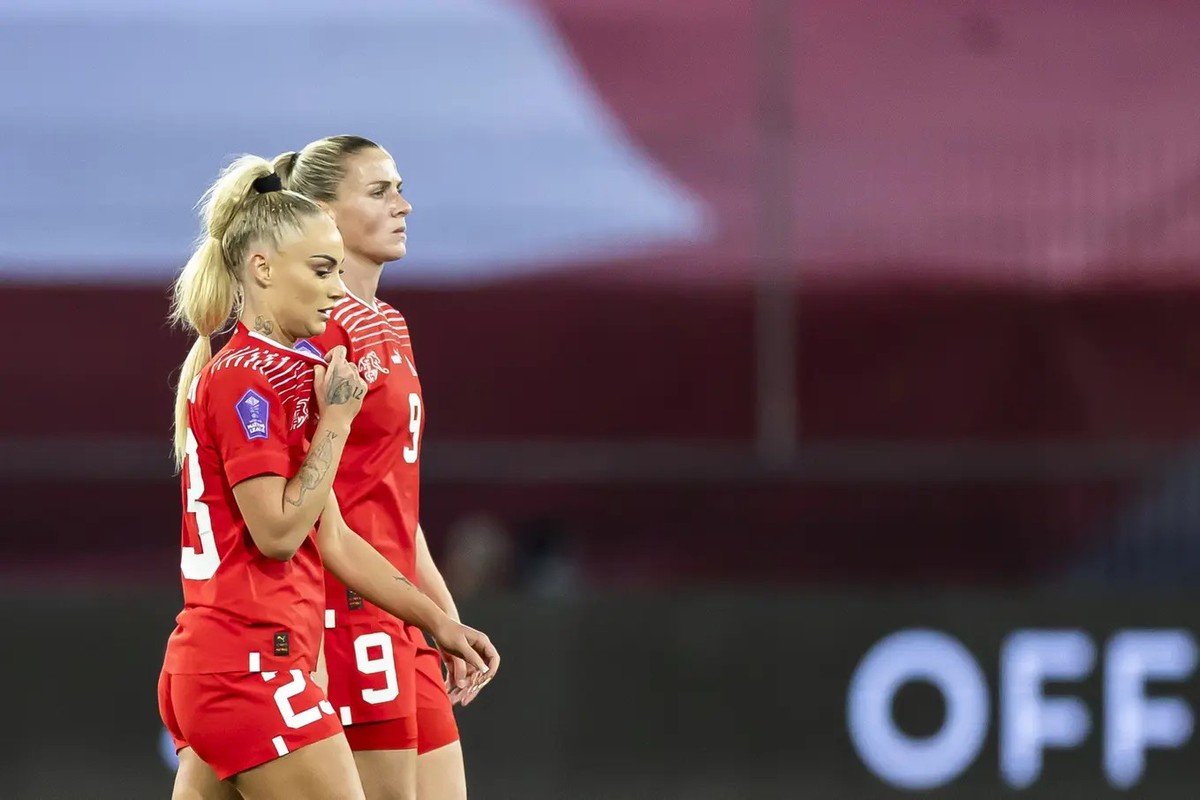 Ana-Maria Crnogorcevic (rechts) und Alisha Lehmann sind enttäuscht.