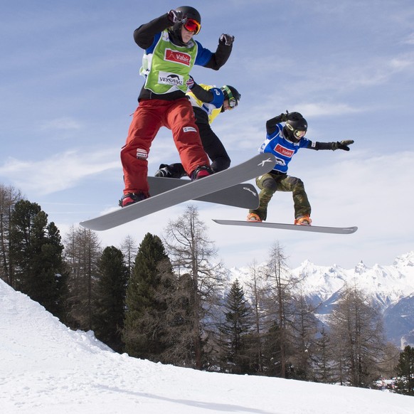 epa04120358 (L-R) Claire Chapotot of France, Sandra Gerber of Switzerland, Belle Brockhoff of Australia and Yuka Fujimori of Japan in action during the women's World Cup Snowboard Cross, SemiFinals, i ...