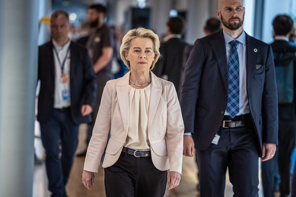 epa11480166 European Commission President Ursula von der Leyen (C) arrives at the European Parliament in Strasbourg, France, 15 July 2024. The first plenary session of the new European Parliament take ...