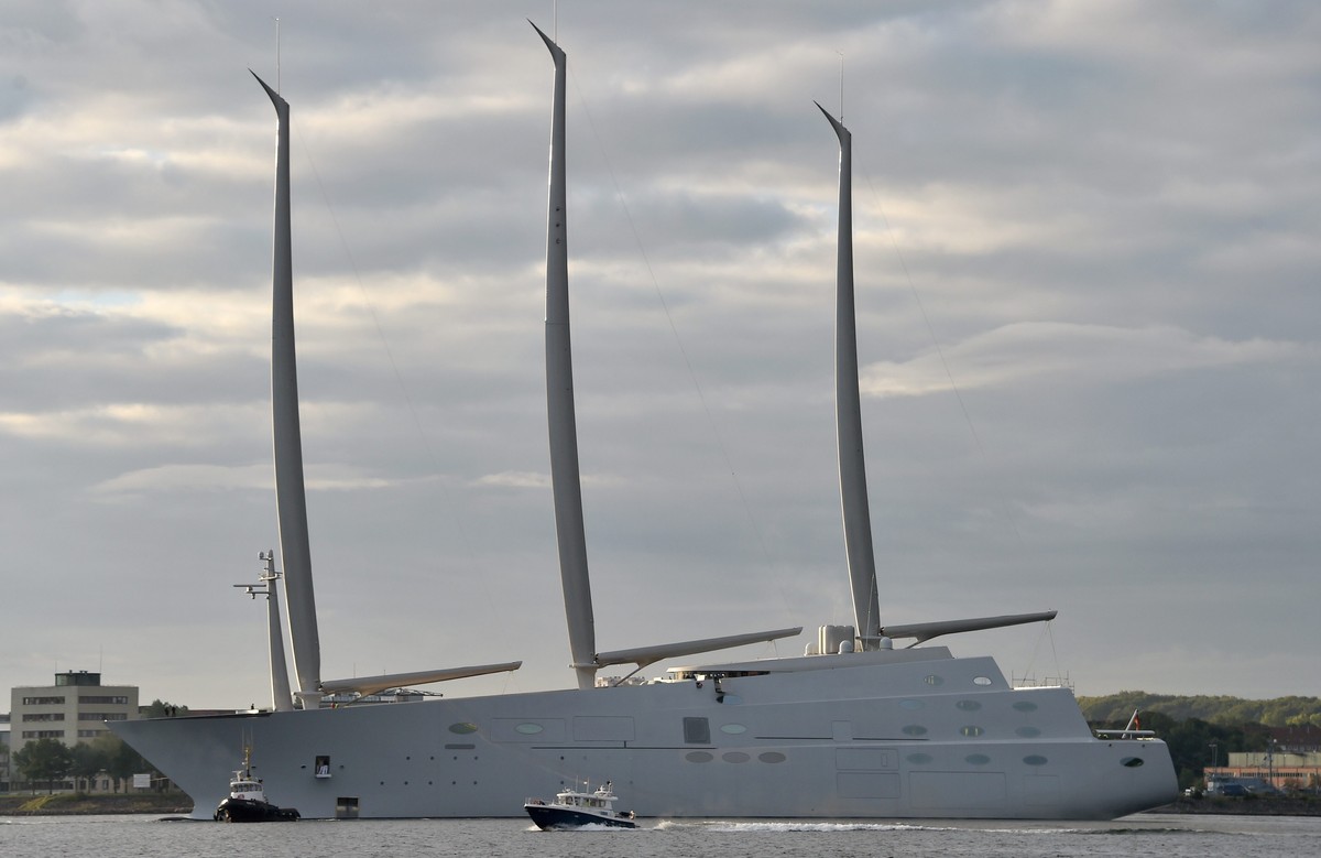 epa04942078 The sailing ship 'White Pearl', described by media as a 'Mega sailing yacht', is prepared for a test voyage in Kiel, norther Germany, early 21 September 2015. The saili ...