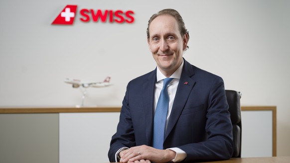 ARCHIV - ZUM ERGEBNIS 2020 DER SWISS STELLEN WIR IHNEN FOLGENDES BILDMATERIAL ZUR VERFUEGUNG - Dieter Vranckx, CEO der Fluggesellschaft SWISS, portaitiert am 1. Februar 2021 am Hauptsitz der Swiss in  ...