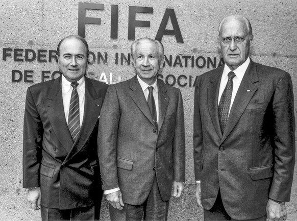 ARCHIVE --- JOAO HAVELANGE, EHEMALIGER PRAESIDENT DER FIFA, WIRD AM 8. MAI 100 JAHRE ALT. UNTER SEINER FUEHRUNG VON 1974 BIS 1998 ENTWICKELTE SICH DER WELTFUSSBALLVERBAND ZUM GROESSTEN SPORTVERBAND DE ...
