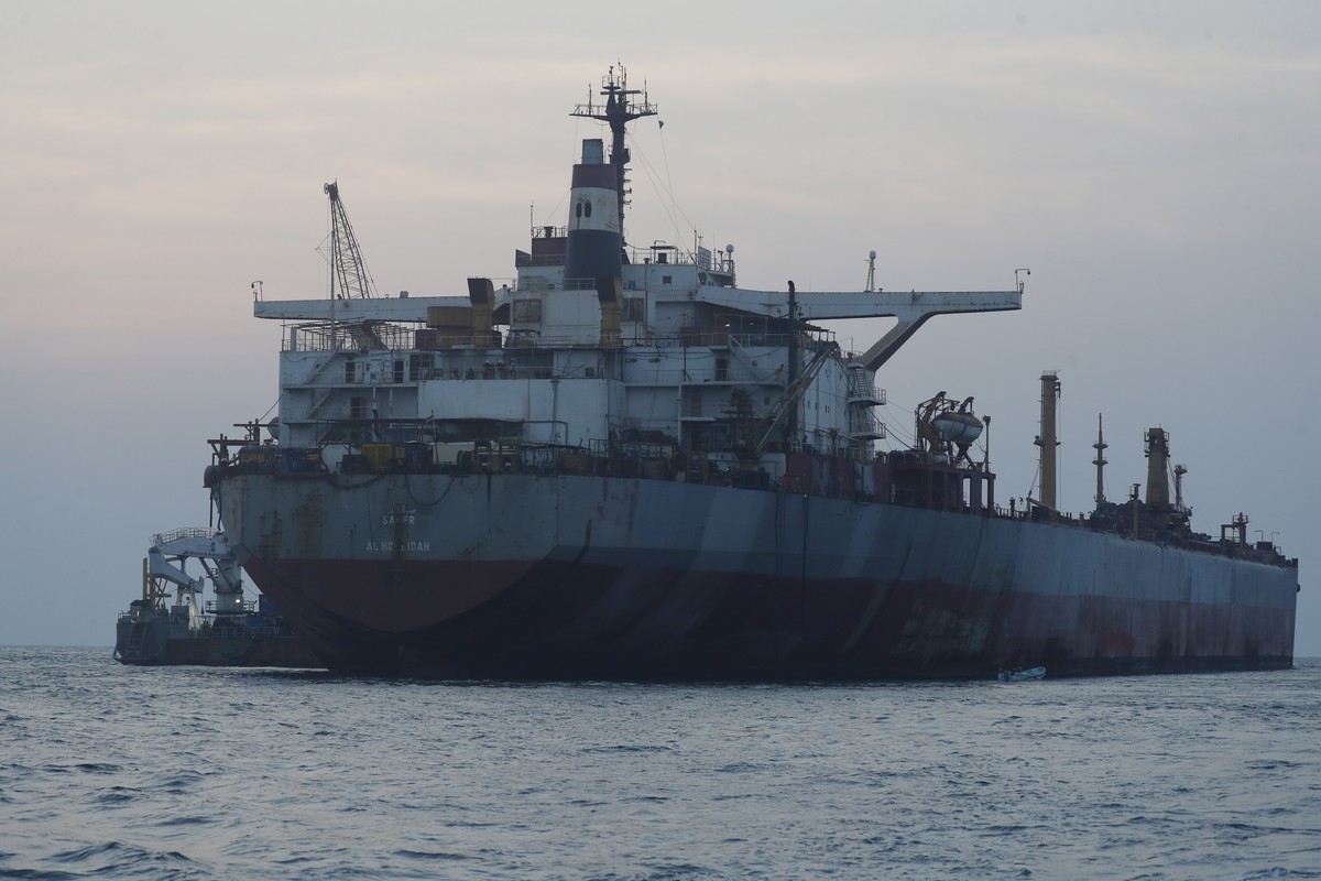 epa10767894 A view on the decaying FSO Safer supertanker moored in the Red Sea off the coast of the western Hodeidah province, Yemen, 15 July 2023 (issued 25 July 2023). The United Nations began on 25 ...