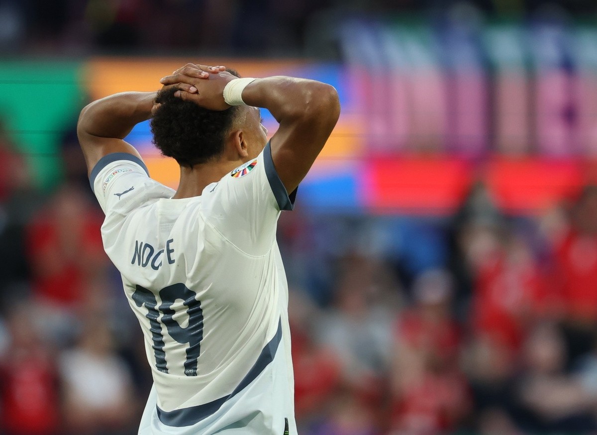 epa11423955 Dan Ndoye of Switzerland reacts during the UEFA EURO 2024 group A soccer match between Scotland and Switzerland, in Cologne, Germany, 19 June 2024. EPA/FRIEDEMANN VOGEL