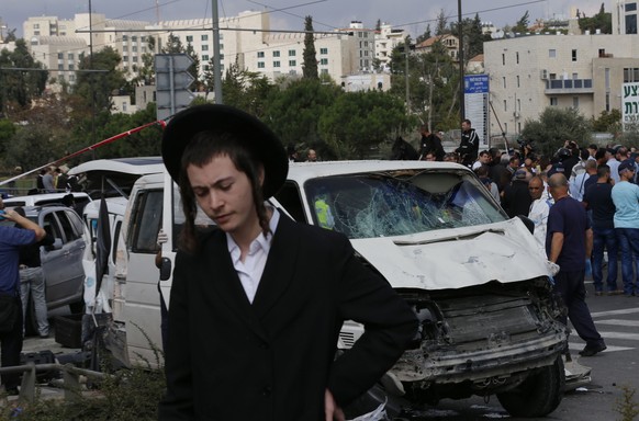 Der erste Anschlag: Schon wenige Stunden zuvor war in Jerusalem ein Mann in eine Menschenmenge gerast.&nbsp;