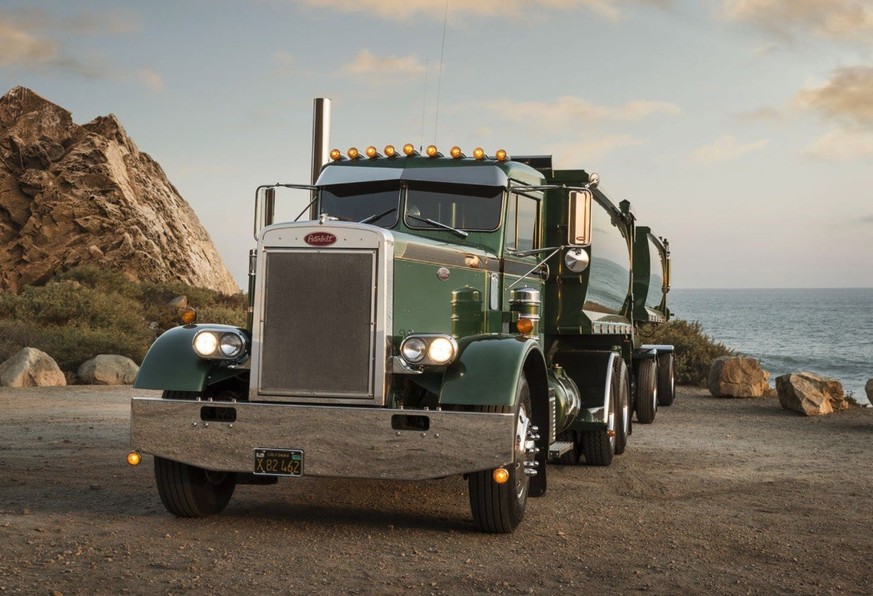 Rigs On Location: Was passiert, wenn ein Modefotograf Trucks fotografiert.

https://rogersnider.com/Categories/Rigs-on-Location/27/thumbs