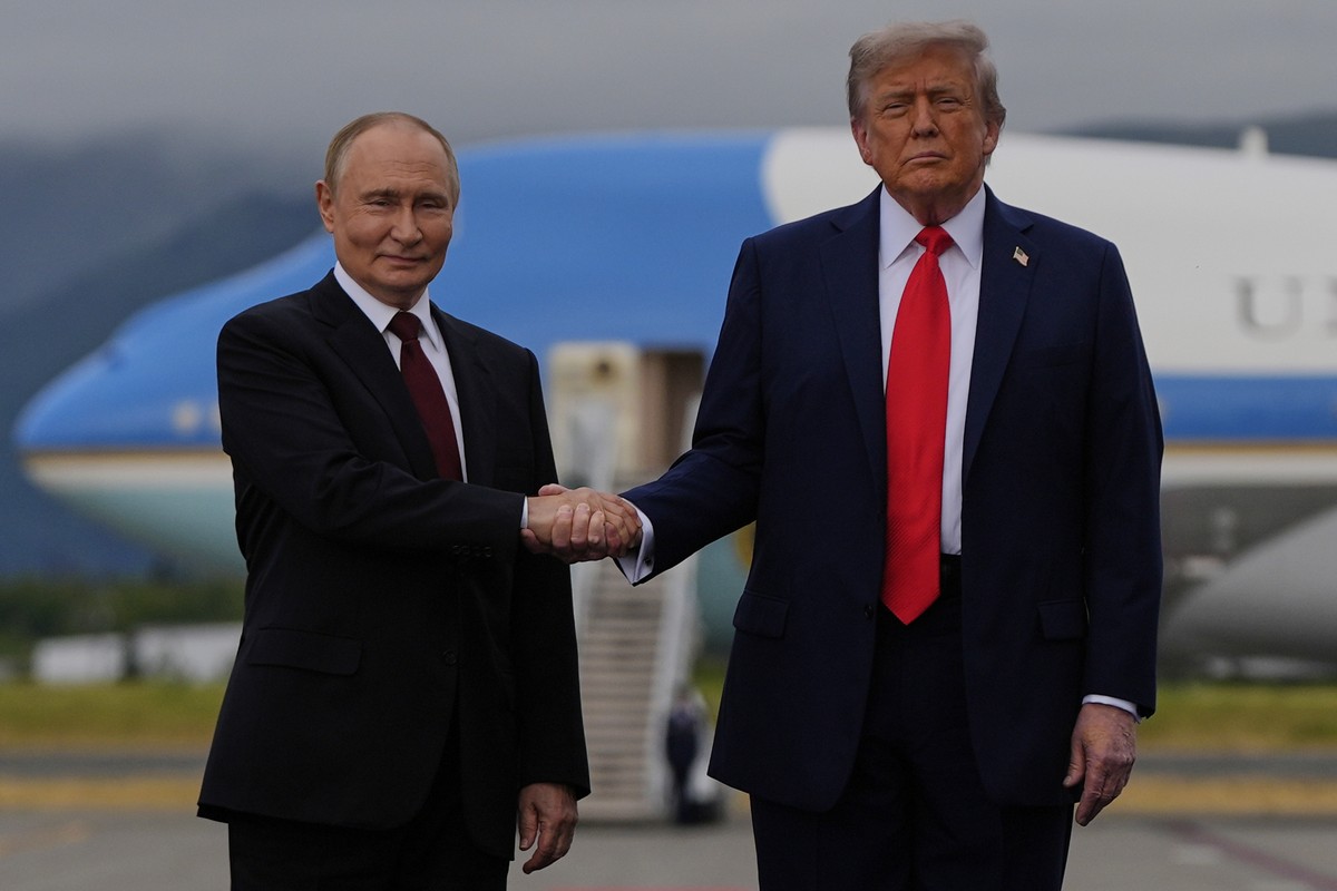 President Donald Trump greets Russia's President Vladimir Putin Friday, Aug. 15, 2025, at Joint Base Elmendorf-Richardson, Alaska. (AP Photo/Julia Demaree Nikhinson)
APTOPIX Trump Putin