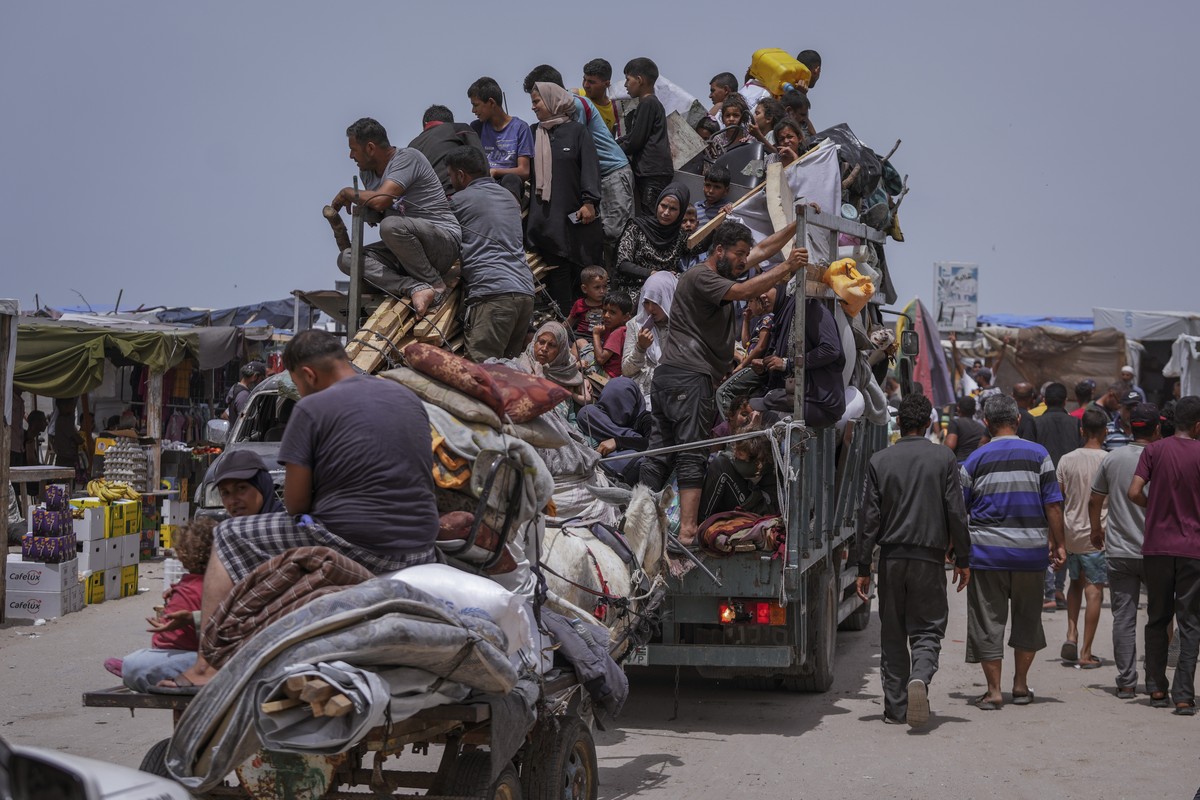 FILE - Palestinians fleeing from the southern Gaza city of Rafah during an Israeli ground and air offensive in the city, May 28, 2024. (AP Photo/Abdel Kareem Hana, File)
