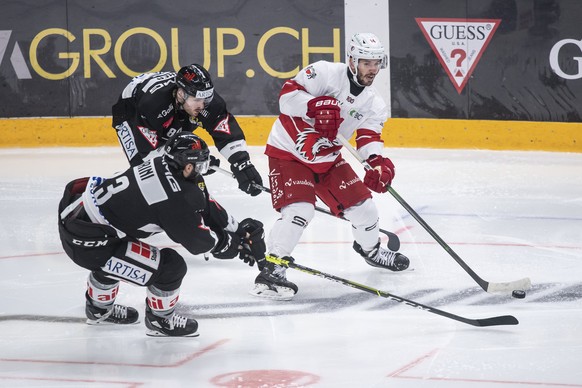 From left, Lugano&#039;s player Giovanni Morini, Lugano&#039;s player Mikkel Boedker and Lausanne&#039;s player Jason Fuchs, during the preliminary round game of National League (NLA) Swiss Championsh ...