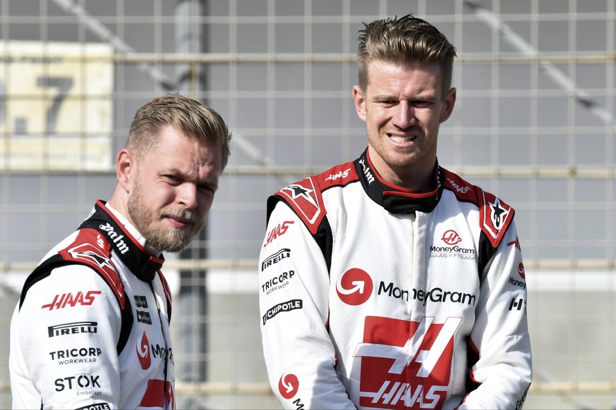 HUELKENBERG Nico F1 Team Haas mit MAGNUSSEN Kevin FIA F1 Saison 2023 F1 Testfahrten 2023 in Bahrain am 23.02.2023 in Bahrain *** HUELKENBERG Nico F1 Team Haas with MAGNUSSEN Kevin FIA F1 season 2023 F ...