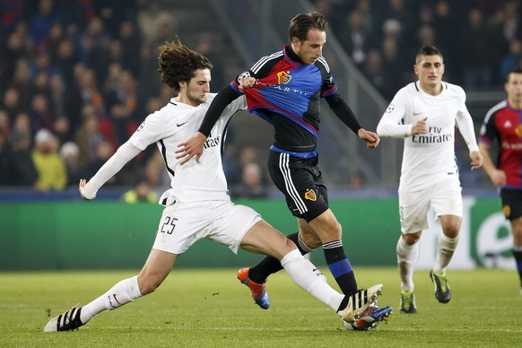 Paris Saint-Germain&#039;s midfielder Adrien Rabiot, left, fights for the ball with Basel&#039;s midfielder Luca Zuffi, center, past Paris Saint-Germain&#039;s midfielder Marco Verratti, right, during ...