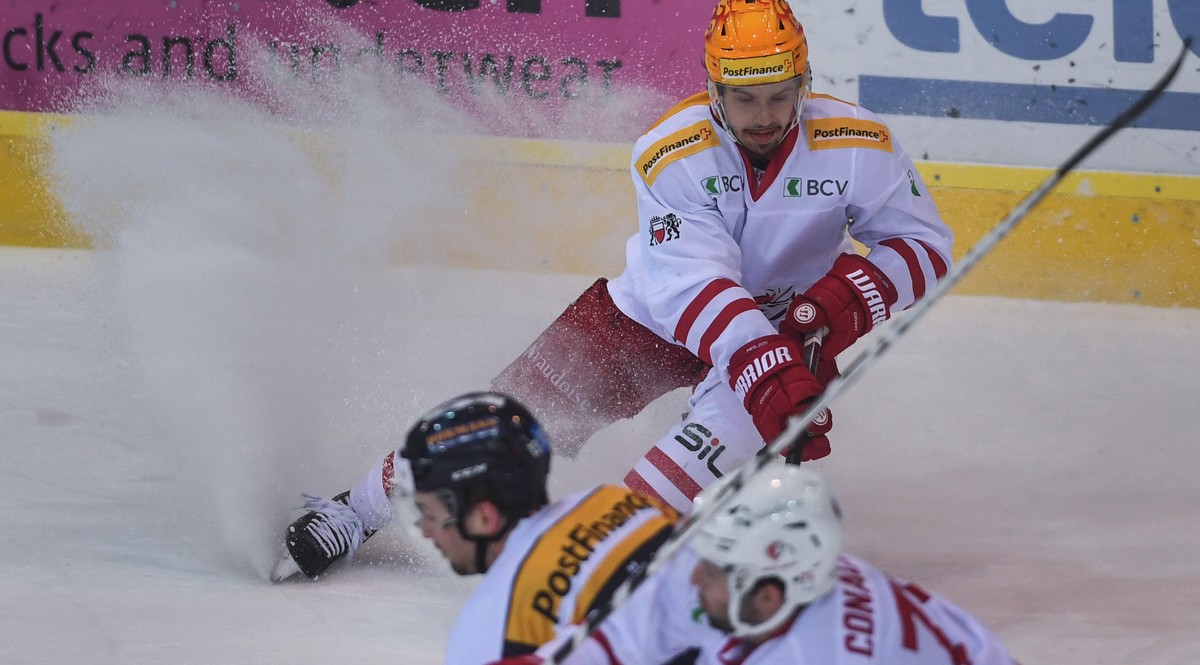 Lausanne's Top Scorer Denis Malgin in action during the preliminary round game of National League A (NLA) Swiss Championship between HC Ambri Piotta and HC Lausanne at the ice stadium Valascia in ...