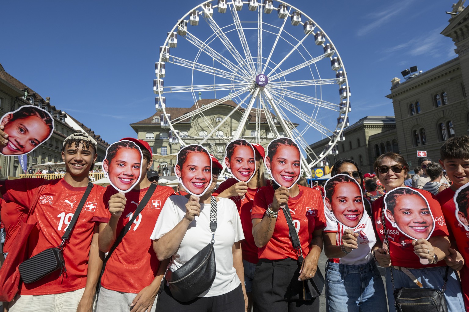 epa12245682 Supporters of Switzerland participate at the fan walk ahead of the UEFA Women&#039;s EURO 2025 quaterfinal soccer match between Spain and Switzerland in Bern, Switzerland, 18 July 2025. EP ...