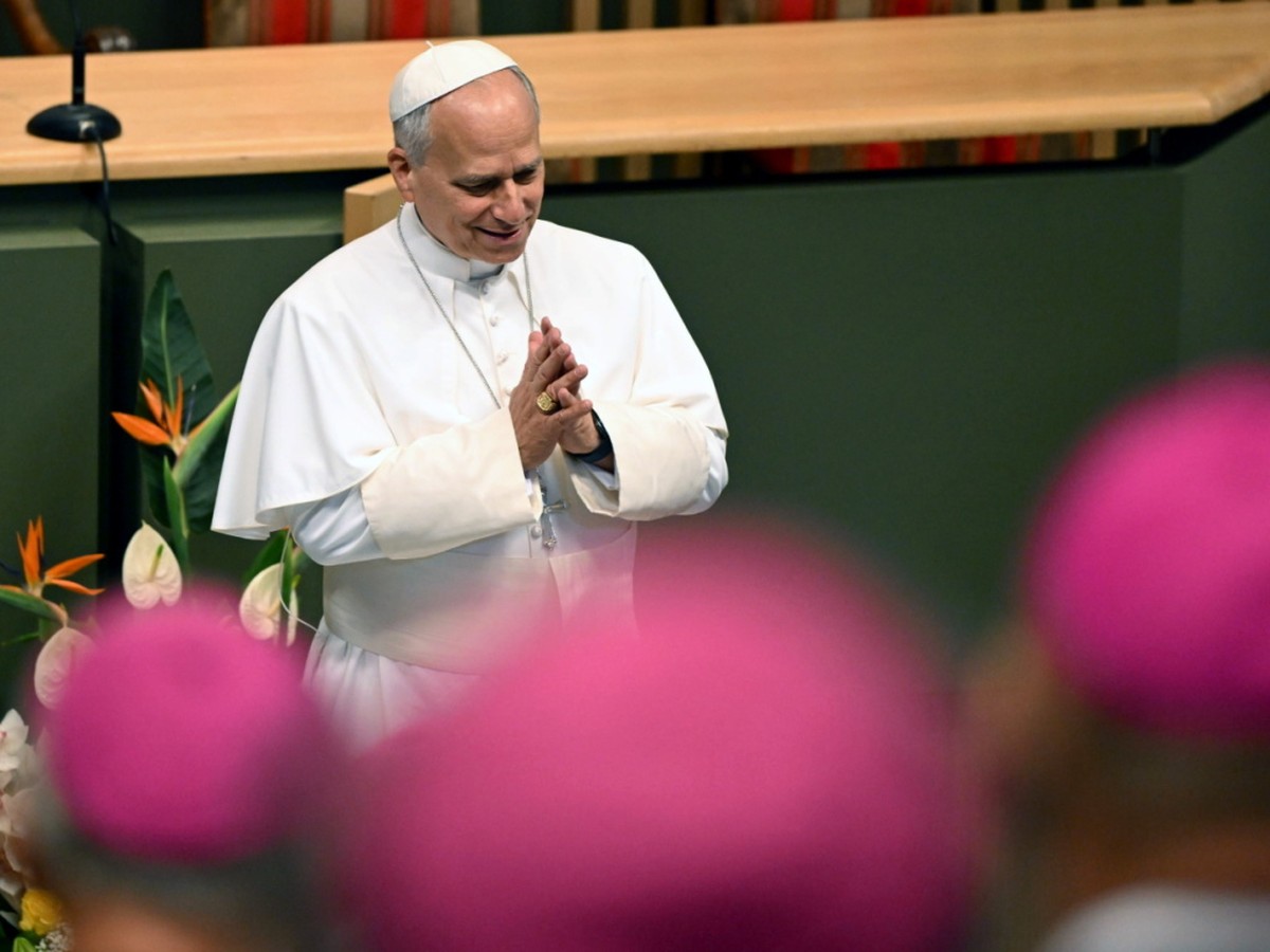 Le pape Léon XIV lors d'une rencontre avec les évêques de la Conférence épiscopale française, dans une salle du sanctuaire Notre-Dame de Lourdes dimanche. Le voyage apostolique du souverain ponti ...