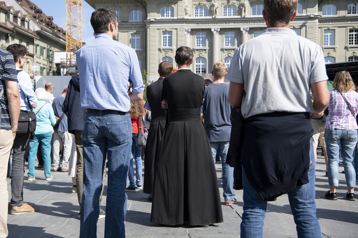 Teilnehmer der Kundgebung "Marsch fuers Laebe" demonstrieren auf dem Bundesplatz, am Samstag, 15. September 2018, in Bern. Der Marsch fuers Laebe gegen Abtreibungen wird regelmaessig von chr ...