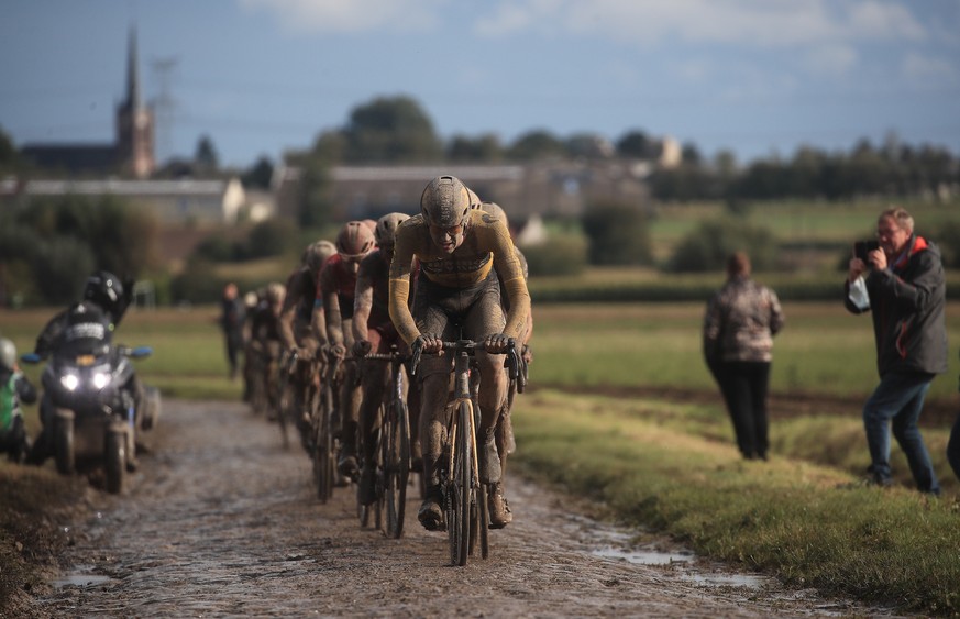 epa09503558 A Jumbo-Visma team rider leads a pack during the Paris-Roubaix cycling race over 257km from Compiegne to Roubaix, France, 03 October 2021. EPA/CHRISTOPHE PETIT TESSON