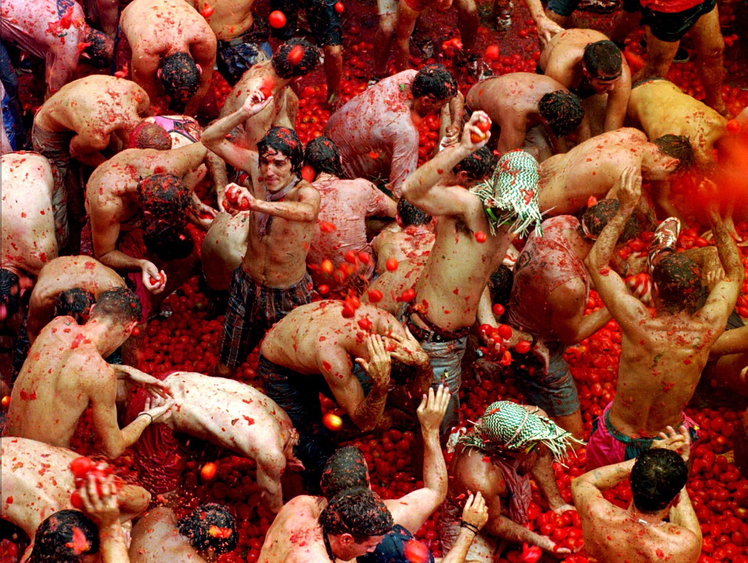 Festival goers pelt each other with tomatoes in the eastern Spanish town of Bunol Wednesday, August 28, 1996 during the annual "Tomatina" festival in which about 100 tons of tomatoes are emp ...