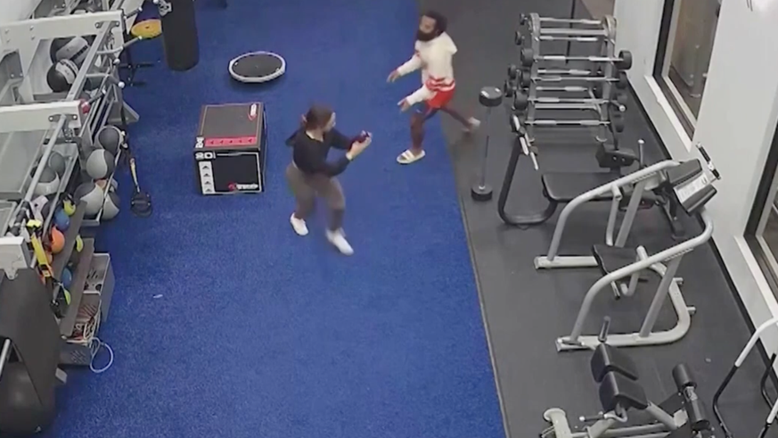 “Never give up!”  – Woman fends off attackers in gym Hundreds of Russians immerse themselves in cold water – here’s why