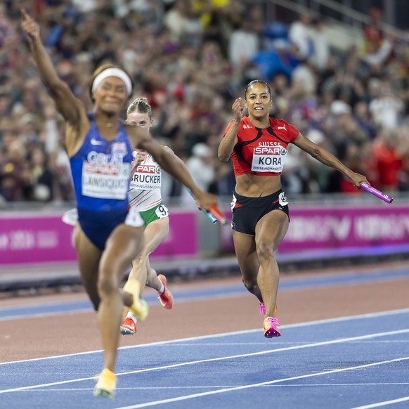 Salome Kora, right, of Switzerland in action during the women's 4x100 meters relay final at the European Athletics Championships, in the Alexander Stadium, Birmingham, United Kingdom, Saturday, A ...