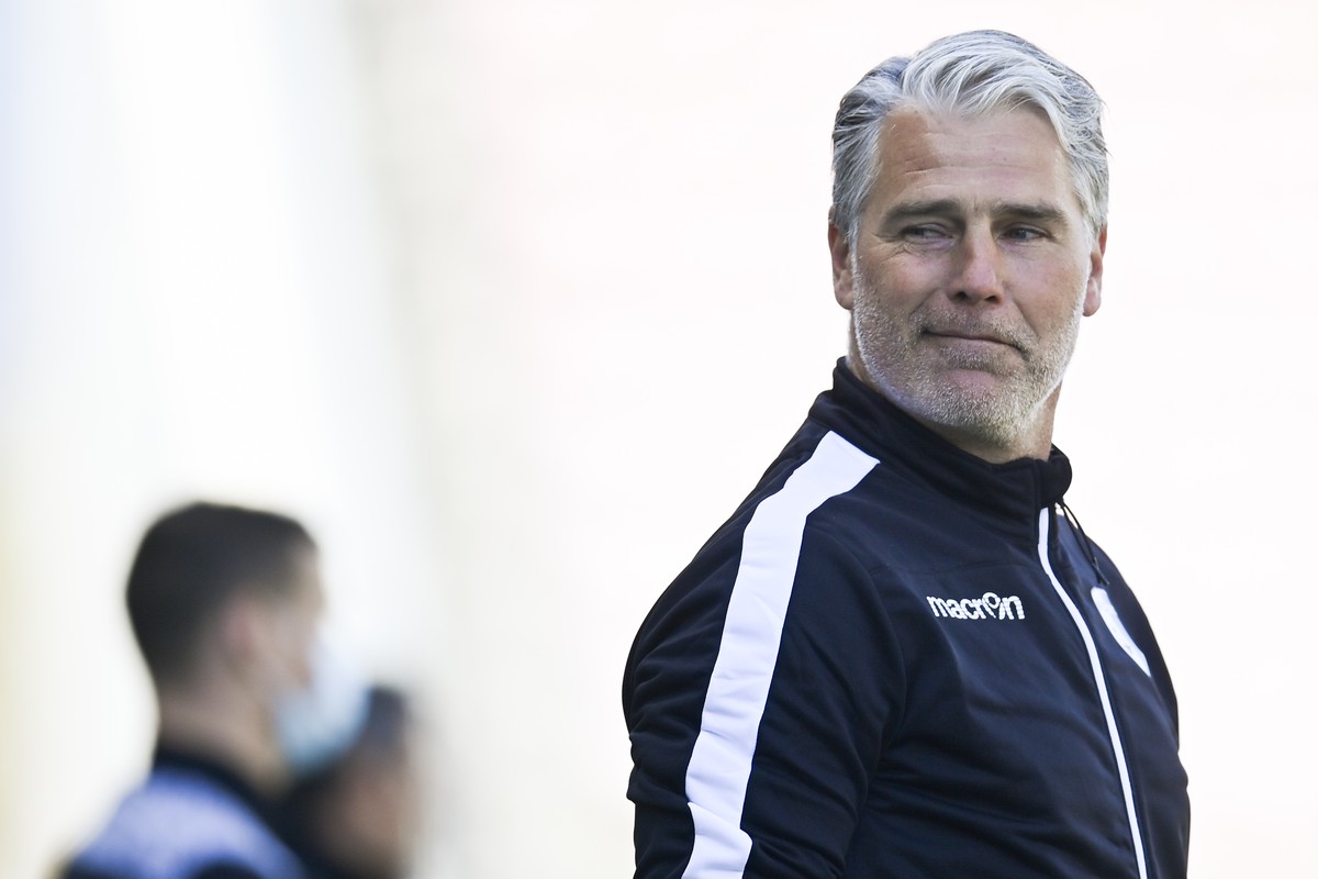 Sions Cheftrainer Marco Walker im Fussball Super League Spiel zwischen dem FC Vaduz und dem FC Sion, am Sonntag, 11. April 2021, im Rheinpark Stadion in Vaduz. (KEYSTONE/Gian Ehrenzeller)