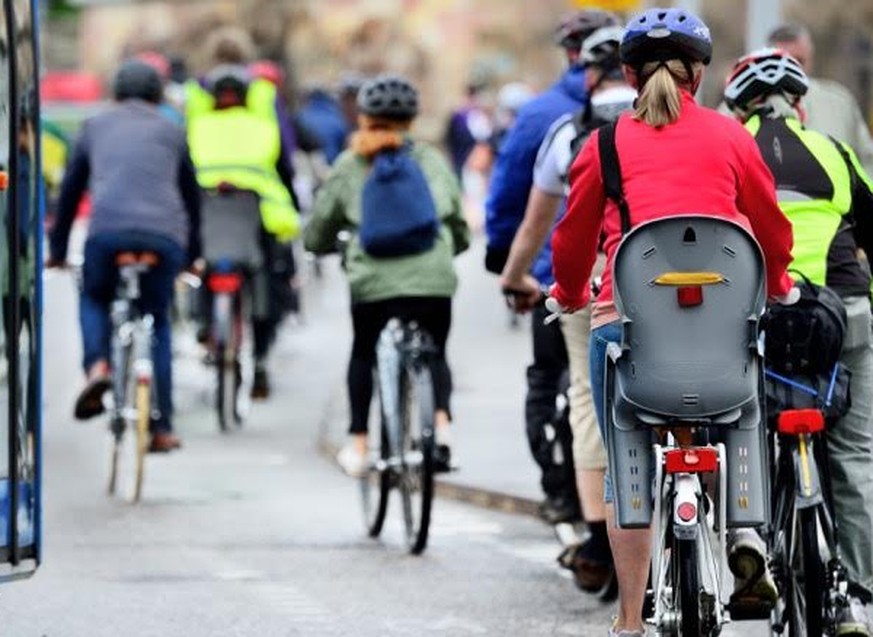 Sieht so die Zukunft aus? Kommt eine Helmpflicht für Velofahrer?