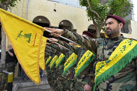 epa11591597 Hezbollah fighters take the oath during the memorial ceremony to mark the 40th day since the death of Hezbollah senior commander Fuad Shukr, in Beirut, Lebanon, 07 September 2024. Shukr wa ...
