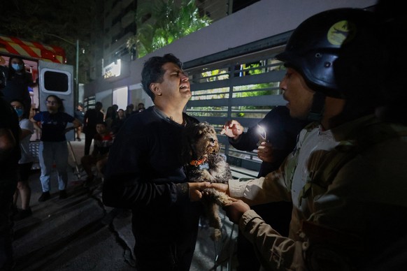 A man holding a dog cries after an earthquake in Caracas, Venezuela, Wednesday, June 24, 2026. (AP Photo/Javier Campos)
Venezuela Earthquake