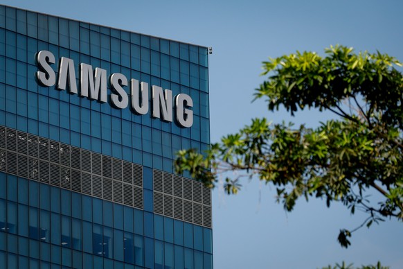 epa12999344 The Samsung logo adorns the Samsung Research and Development Center in Hanoi, Vietnam, 28 May 2026. Samsung is one of the largest foreign investors in the country, currently operating six  ...