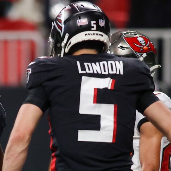 NFL, American Football Herren, USA Tampa Bay Buccaneers at Atlanta Falcons Jan 8, 2023 Atlanta, Georgia, USA Atlanta Falcons wide receiver Olamide Zaccheaus 17 celebrates after a touchdown with wide r ...