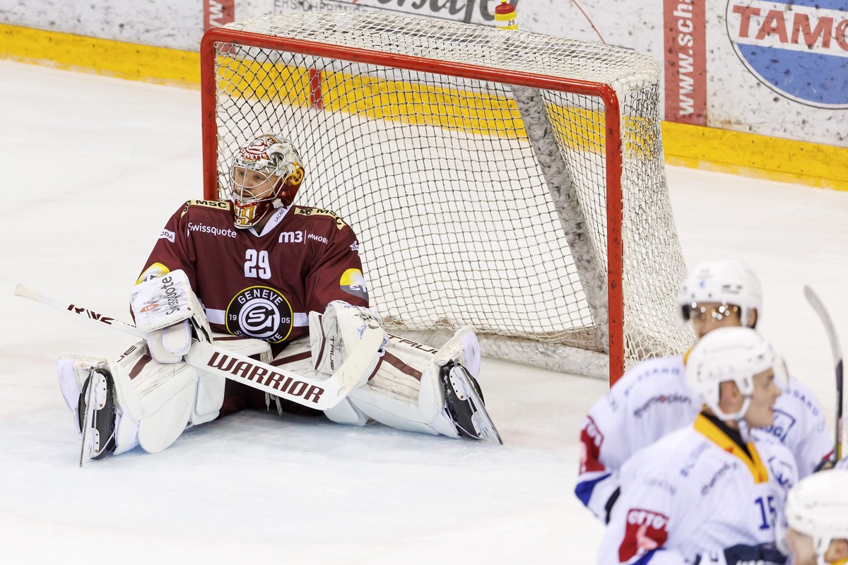 Geneve-Servette's goaltender Robert Mayer reacts after receiving his second goal, during a National League regular season game of the Swiss Championship between Geneve-Servette HC and EV Zug, at  ...