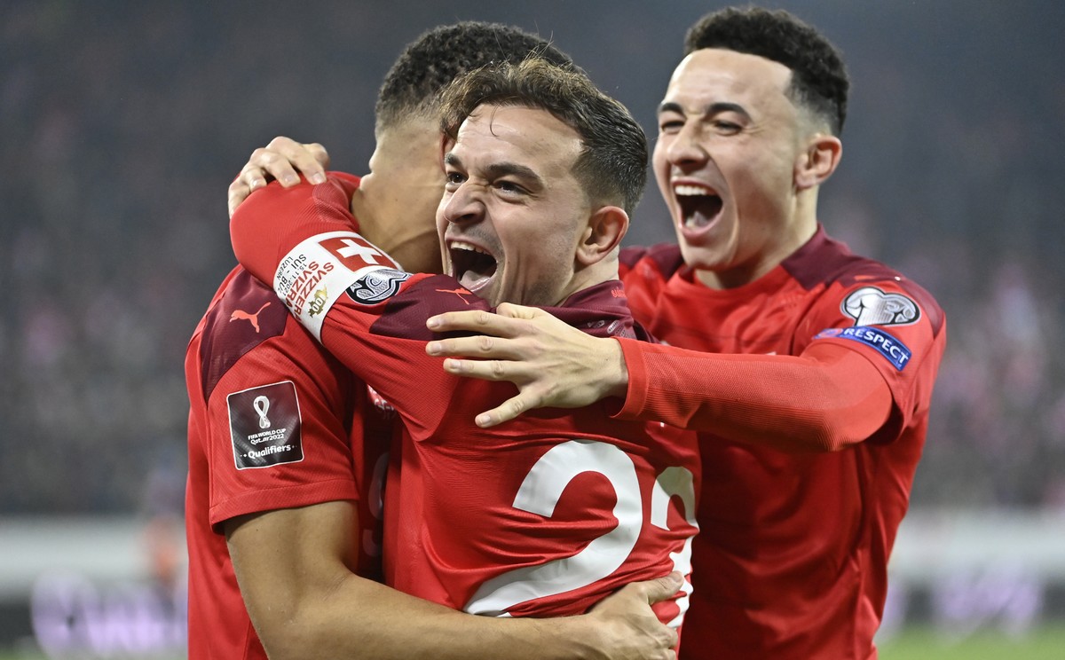 epa09584087 Switzerland's Noah Okafor (L) celebrates with teammates Xherdan Shaqiri (C) and Ruben Vargas (R) after scoring the 1-0 lead during the FIFA World Cup 2022 group C qualifying soccer ma ...