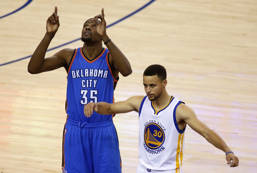 Werden Teamkollegen: Kevin Durant (l.) und Stephen Curry.