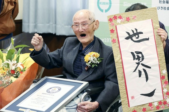 Chitetsu Watanabe, 112, poses next to the calligraphy he wrote after being awarded as the world&#039;s oldest living male by Guinness World Records, in Joetsu, Niigata prefecture, northern Japan Wedne ...