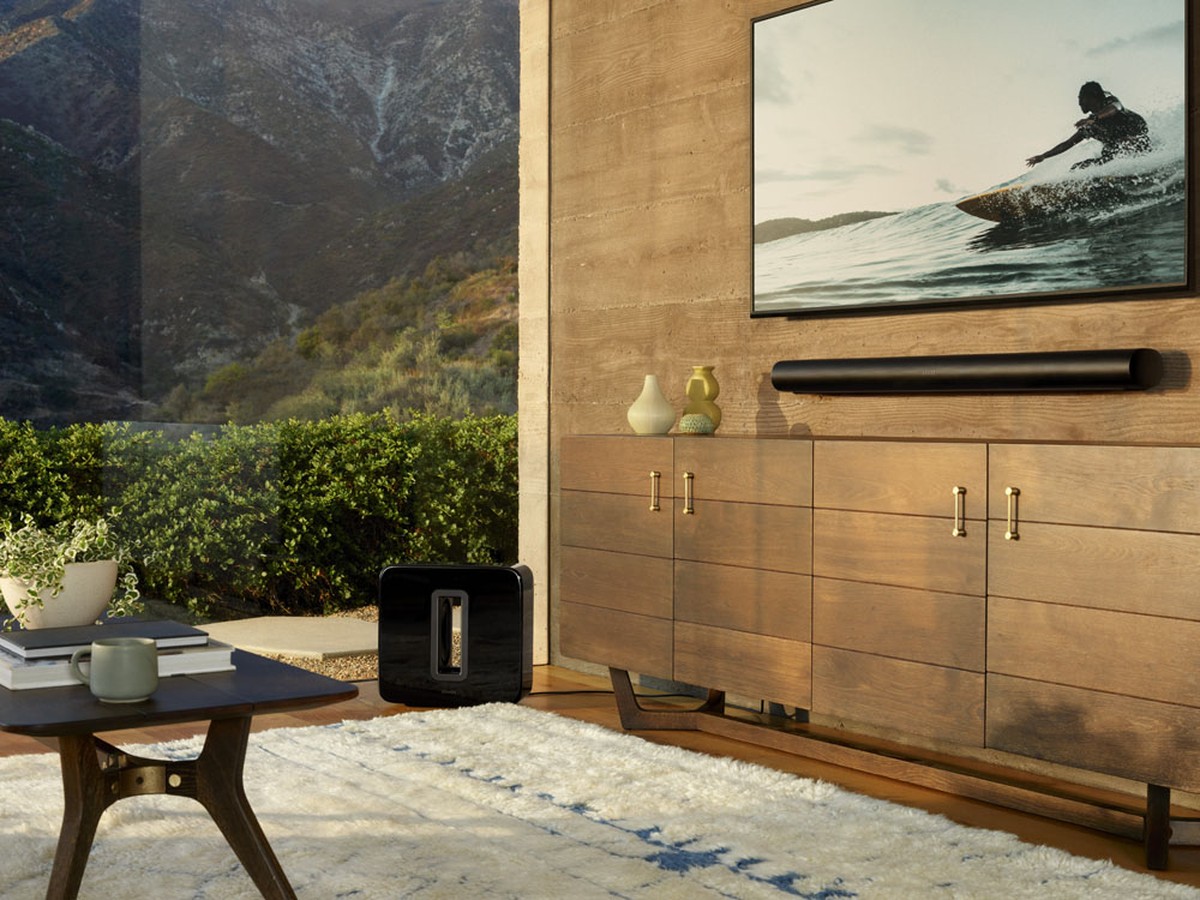 Die Sonos Arc kann vor dem Fernseher platziert oder an der Wand montiert werden.