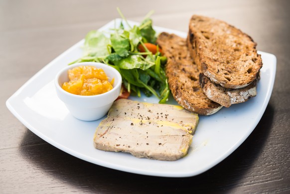 foie gras essen food toast confit de figues salat gänseleber stopf leber