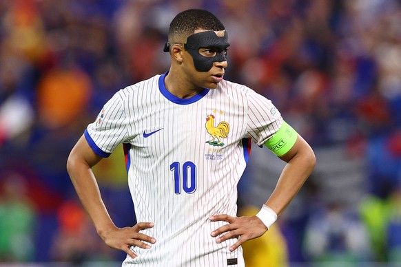 epa11460935 Kylian Mbappe of France looks on during the UEFA EURO 2024 quarter-finals soccer match between France and Portugal, in Hamburg, Germany, 05 July 2024. EPA/FILIP SINGER