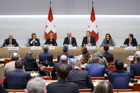 Axel Lehmann, Chairman Credit Suisse, Colm Kelleher, Chairman UBS, Swiss Finance Minister Karin Keller-Sutter, Swiss Federal President Alain Berset, Thomas J. Jordan, Chairman Swiss National Bank, Mar ...