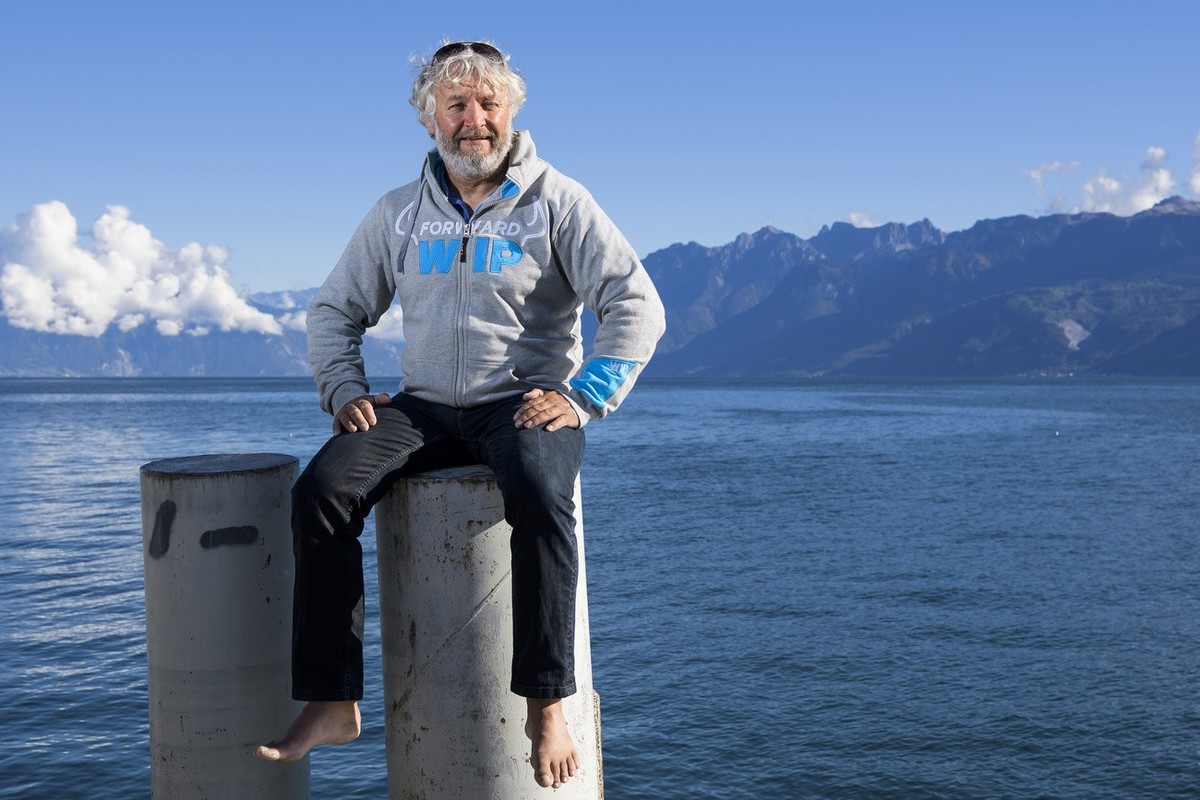 Le navigateur suisse, Yvan Bourgnon, pose pour le photographe au bord du lac Leman ce mardi 3 octobre 2017 a Lausanne. L'aventurier et navigateur Yvan Bourgnon vient de boucle apres 70 jours, son ...