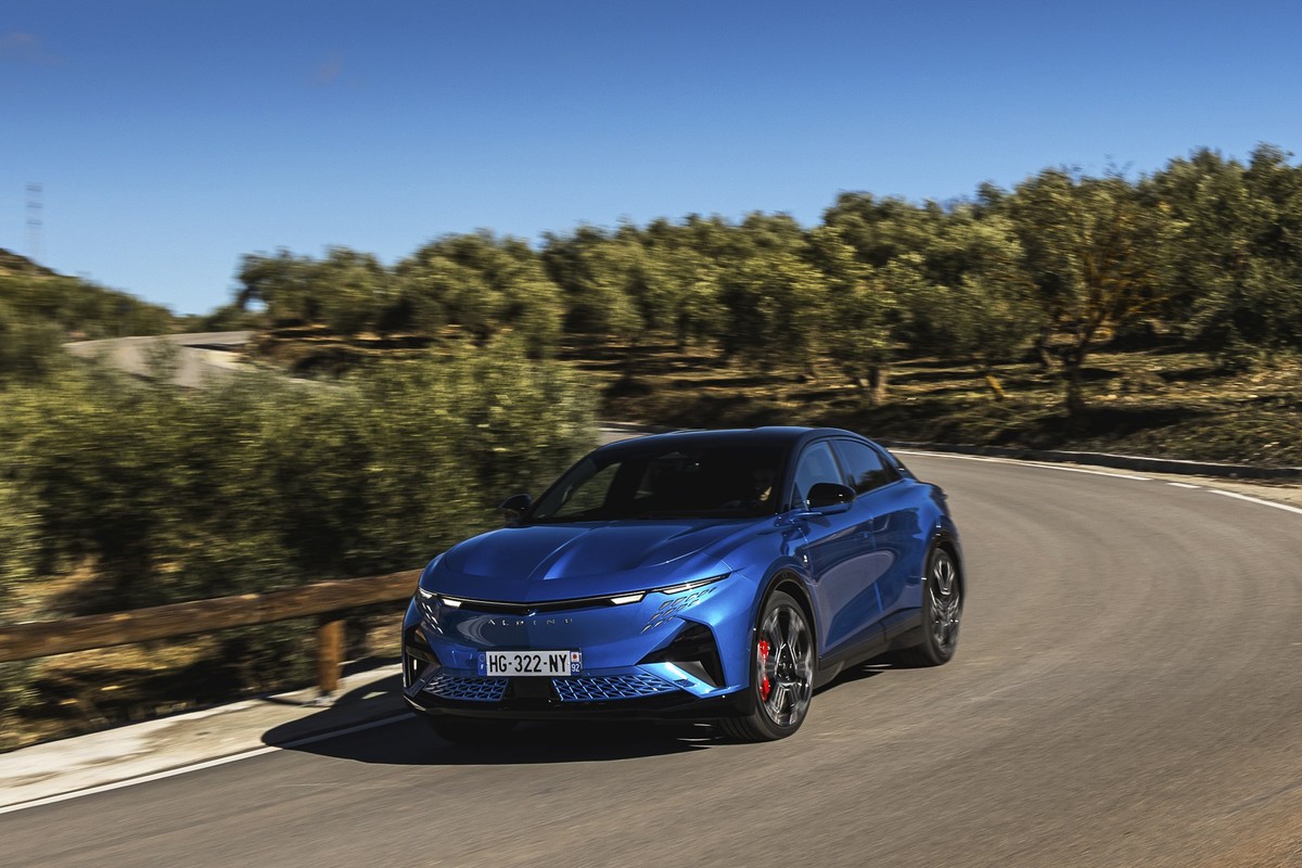 Alpine A390