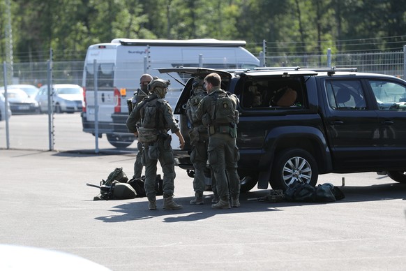 epa09356764 Police officers during a large police operation at Hallby Prison outside Eskilstuna, Sweden, 21 July 2021, after two inmates have taken staffmembers hostage. EPA/PER KARLSSON SWEDEN OUT