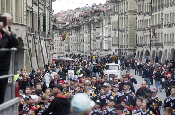 Auf dem Weg zur grossen Meisterfeier auf dem Bundesplatz.&nbsp;