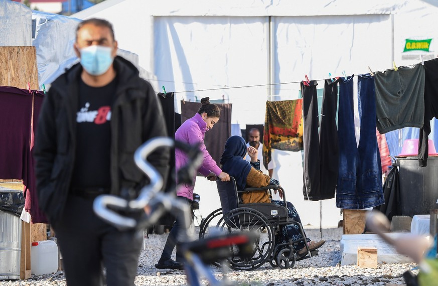 epa09623232 Daily life at the Reception and Identification Centre (RIC) in Mytilene on the island of Lesbos, Greece, 05 December 2021. EPA/ALESSANDRO DI MEO