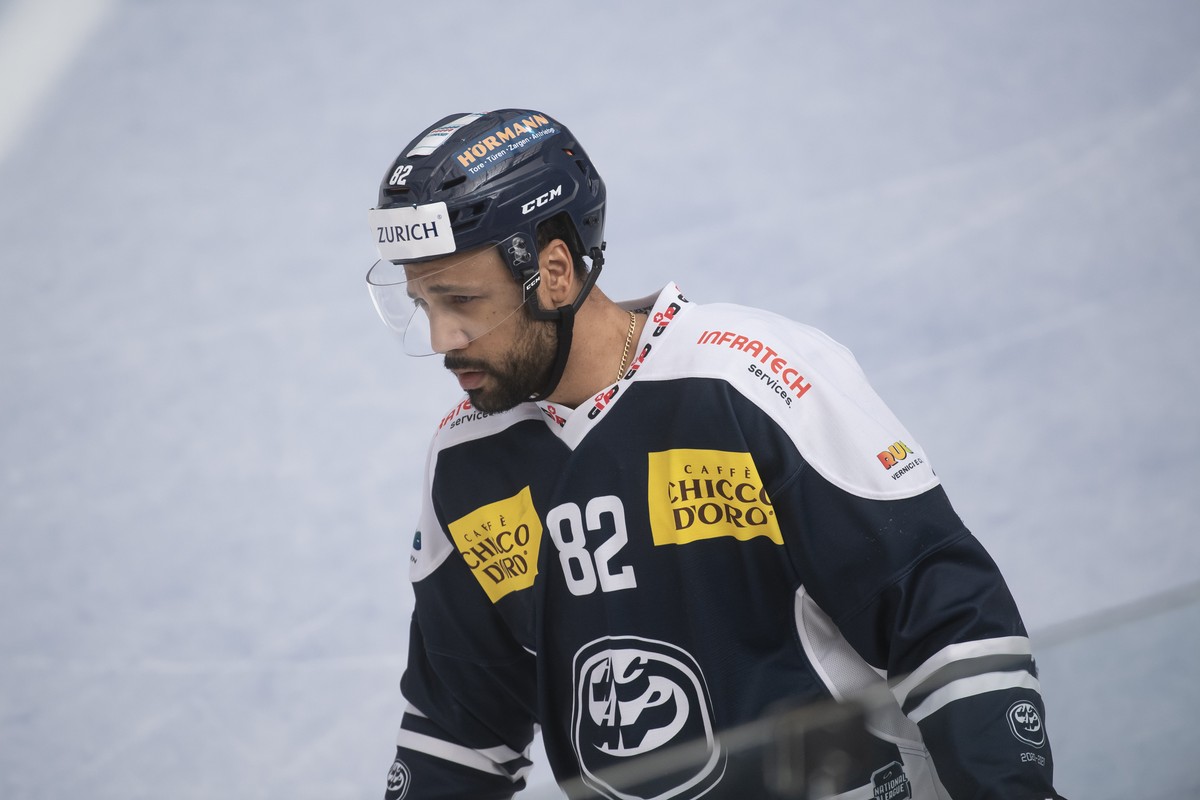 Ambri's player Michael Ngoy, during the preliminary round game of National League (NLA) Swiss Championship 2020/21 between HC Ambri-Piotta against Friborg-Gotteron at the ice stadium Valascia, Sw ...