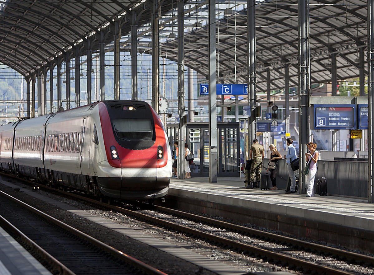 Zug im Bahnhof Olten. (Archivbild)