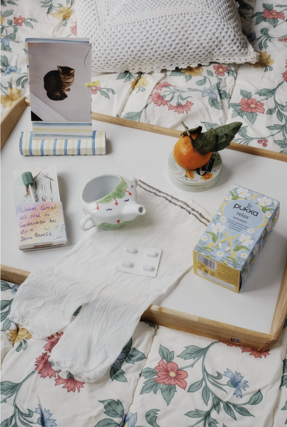 Auch in Pflegeprodukte rund um das Sterben liesse sich investieren, findet Corina Caduff - etwa in wertige Schnabeltassen, wie hier von Stetter vorgestellt.