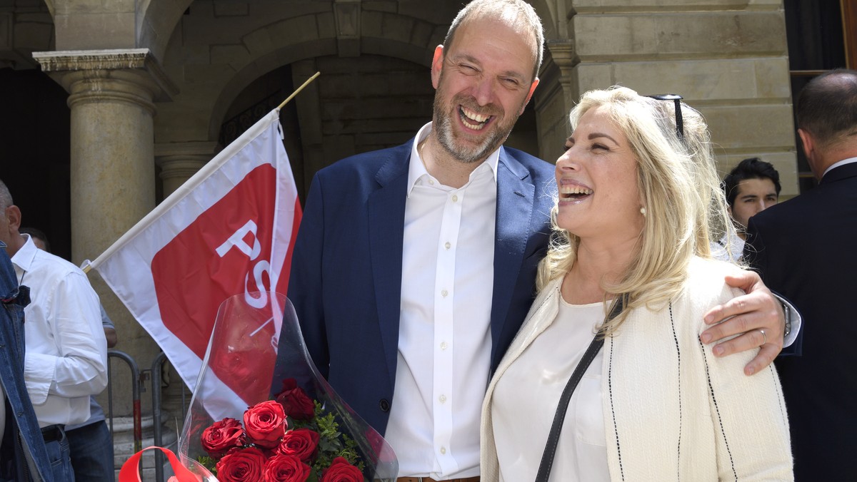 Le candidat du Parti socialiste a l'election du Conseil d'Etat Thierry Apotheloz, gauche et la candidats de l'Entente PLR-PDC a l'election du Conseil d'Etat Nathalie Fontanet, ...