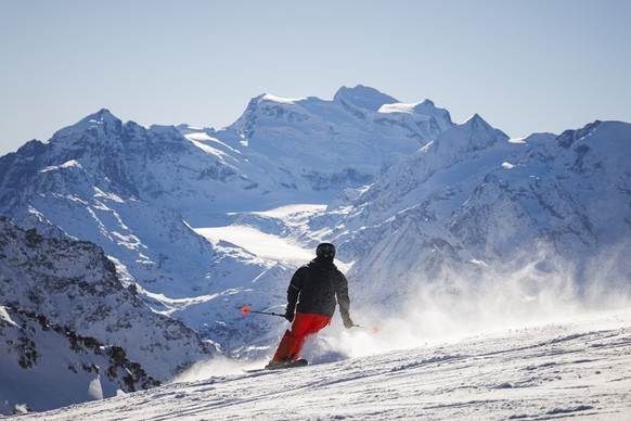 A skier enjoys the snow and sunny weather during one of the first weekends after the opening of the ski season in the alpine resort of Verbier, Sunday, December 1, 2024. (KEYSTONE/Valentin Flauraud)