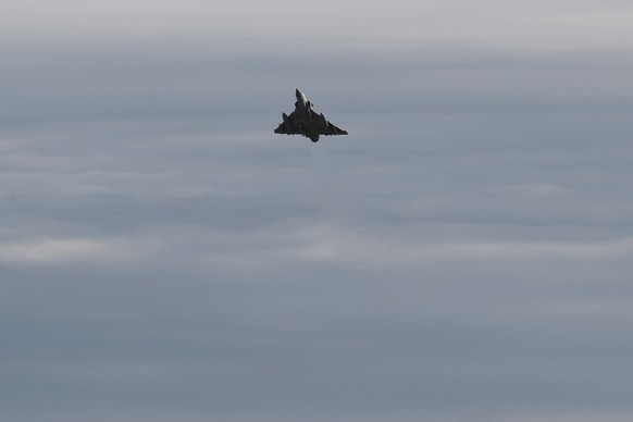 epa10108322 A Mirage 2000 fighter jet takes off at an airbase in Hsinchu, Taiwan, 06 August 2022. After the visit of US House of Representatives Speaker Nancy Pelosi in Taiwan, the Chinese military st ...